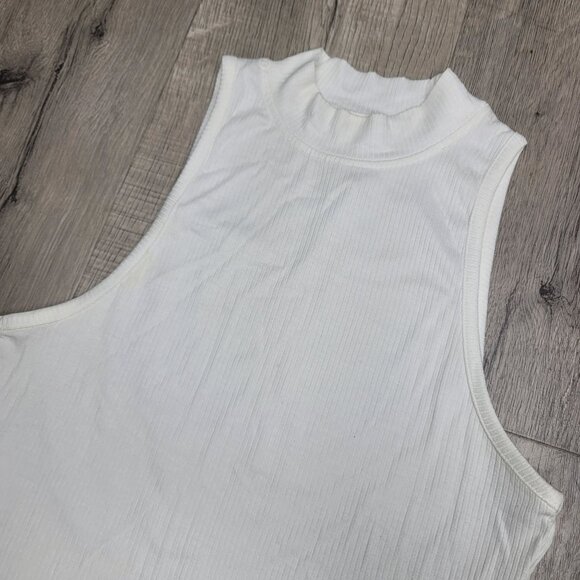 RVCA White Ribbed Sleeveless Mock Neck Tank Top XS - Picture 3 of 4